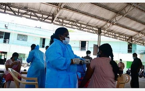 மாநிலங்களுக்கு இலவசமாக கரோனா தடுப்பூசி: மத்திய அரசின் புதிய நடைமுறை இன்று முதல் அமல்