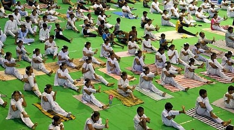 கரோனா காலத்தில் யோகா: உலகளாவிய பெருங்கவனம்