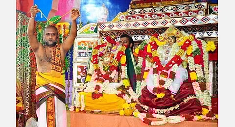 புனிதவதி அம்மையார்- பரமதத்தர் திருக்கல்யாண நிகழ்வு.