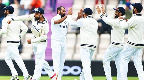 ஷமி, இஷாந்த் சர்மா அசத்தல்: உணவு இடைவேளைக்கு முன் 5 விக்கெட்டுகளை இழந்த நியூஸி.