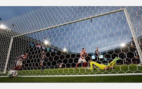 யூரோ கால்பந்து தொடர்: நாக்-அவுட் சுற்றில் குரோஷியா, இங்கிலாந்து; 3-வது இடம் பிடித்த செக் குடியரசும் முன்னேற்றம்