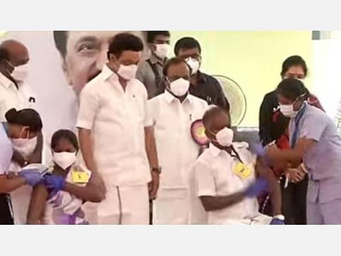 கட்டுமானத் தொழிலாளர்களுக்கான தடுப்பூசி முகாம்; வெளிமாநிலத் தொழிலாளர்களுக்கு உணவுப் பொருட்கள் உதவி திட்டம்: முதல்வர் ஸ்டாலின் தொடங்கி வைத்தார்