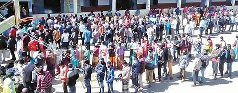 தடுப்பூசி செலுத்தும் மையம் இடமாற்றம் :