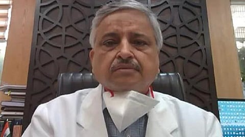 முதல் டோஸ் கோவாக்சின்; பூஸ்டர் டோஸ் கோவிஷீல்டு: பலன் தருமா? எய்ம்ஸ் தலைவர் சொல்வதென்ன?