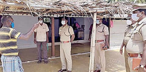 சென்னிமலை கே.ஜி.வலசு பெருமாள்மலை பகுதியில் சத்து மாத்திரை சாப்பிட்ட பெண் உயிரிழந்த விவகாரம் தொடர்பாக ஈரோடு மாவட்ட காவல் துறையினர் விசாரணை நடத்தினர்.