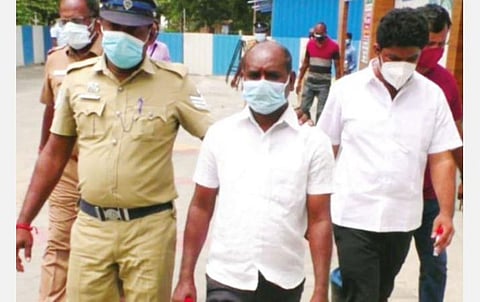போலீஸாருக்கு கொலை மிரட்டல் விடுத்த இந்து முன்னணி நிர்வாகி உட்பட இருவர் கைது