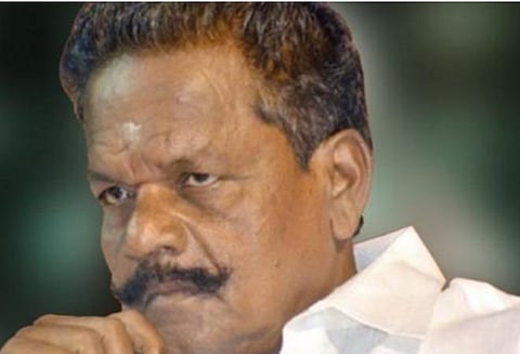 முன்னாள் அமைச்சர் பாஸ்கரன் தரப்பிடம் மீட்கப்பட்ட கோயில் நிலக் கட்டிடத்தை 12 வாரங்களில் அகற்றுக: உயர் நீதிமன்றம் உத்தரவு