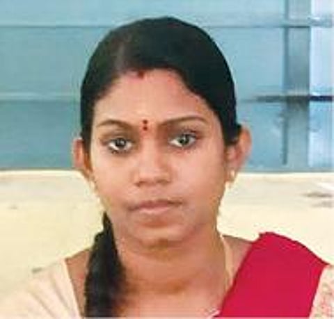 ஊராட்சி செயலாளர் தேவி.