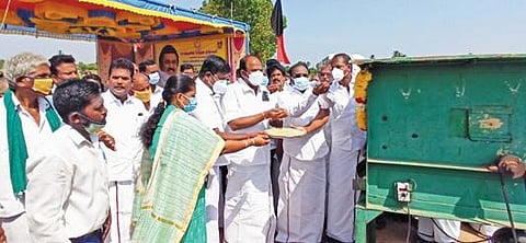 தியாகதுருகம் பகுதி சுற்றுவட்டார மக்கள் பயன்பெறும் வகையில் சிறுநாகலூரில் நேரடி நெல் கொள்முதல் நிலையம் நேற்று திறக்கப்பட்டது.