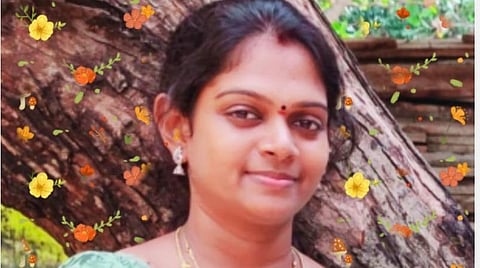 பொம்மைகளை வீடியோ எடுத்துக் கற்பித்தல்: புதுச்சேரி அரசுப் பள்ளி ஆசிரியைக்கு ஐசிடி தேசிய விருது