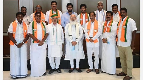 புதுச்சேரி வளர்ச்சிக்கு உதவி: தன்னை சந்தித்த பாஜக அமைச்சர்கள், எம்எல்ஏ.,க்களிடம் பிரதமர் மோடி உறுதி