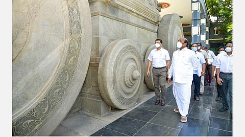 10 ஆண்டுகளாக பராமரிக்காமல் சேதமடைந்த வள்ளுவர் கோட்டம்; மீண்டும் புனரமைக்கப்படும்: அமைச்சர் எ.வ.வேலு தகவல்