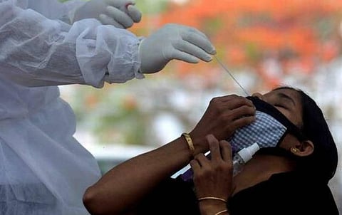 கரோனா தொற்று அதிகரித்துள்ள கேரளா உட்பட 6 மாநிலங்களில் மத்திய சுகாதாரக் குழு ஆய்வு: தடுப்பு நடவடிக்கை குறித்து ஆலோசனை