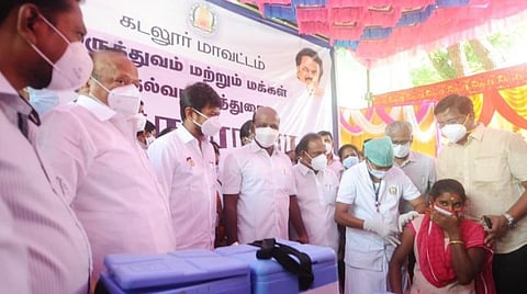 கர்ப்பிணிகளுக்குத் தடுப்பூசி போடும் பணி தொடக்கம்.