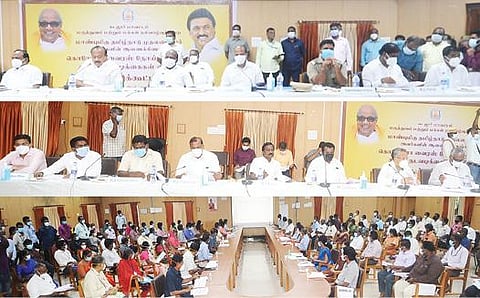 கடலூரில் அமைச்சர்கள் எம்ஆர்கே. பன்னீர்செல்வம், மா.சுப்பிரமணியன், சி.வி.கணேசன் ஆகியோர் தலைமையில் கரோனா தடுப்பு நடவடிக்கை குறித்து ஆய்வுக் கூட்டம் நடந்தது.