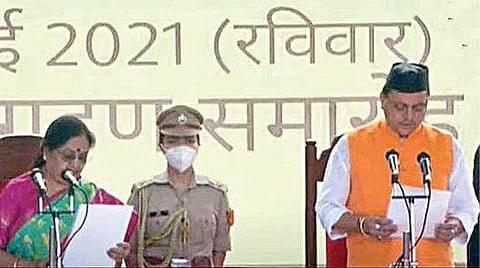 உத்தராகண்ட் மாநிலத்தின் 11-வது முதல்வராக புஷ்கர் சிங் தாமி நேற்று பதவியேற்றுக் கொண்டார். அவருக்கு ஆளுநர் பேபி ராணி மவுர்யா பதவிப்பிரமாணம் செய்துவைத்தார்.