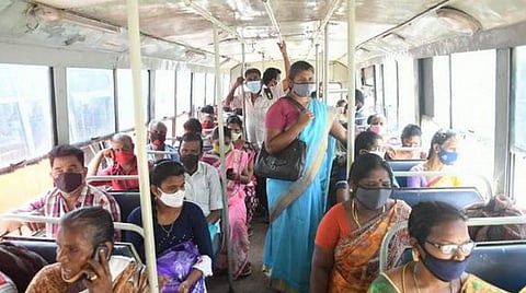 தமிழகத்தில் அனைத்து மாவட்டங்களுக்கும் ஒரே மாதிரியான தளர்வுகள் இன்று முதல் அமல்: பேருந்து போக்குவரத்து, வழிபாட்டுத் தலங்களுக்கு அனுமதி