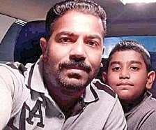 மகனுடன் ரஞ்சித் சோமராஜன்.