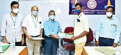 மின்வாரியத்தில் புதிதாக பணியமர்த்தப்பட்ட கேங்மேன் பணியாளர்களுக்கான அறிமுக பயிற்சி வகுப்பை தொடங்கி வைத்த தி.மலை மேற்பார்வை பொறியாளர் காளிமுத்து.