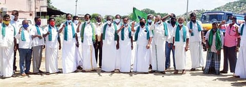 மார்கண்டேய நதியின் குறுக்கே அணை கட்டிய கர்நாடக அரசுக்கு துணை போகும் மத்தியஅரசைக் கண்டித்து கிருஷ்ணகிரியில் ஆர்ப்பாட்டம் நடந்தது.