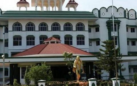 கரோனா பரவலைத் தடுக்க அனைவரும் சமூக இடைவெளியை பின்பற்ற வேண்டும்: உயர் நீதிமன்ற நீதிபதிகள் வேண்டுகோள்