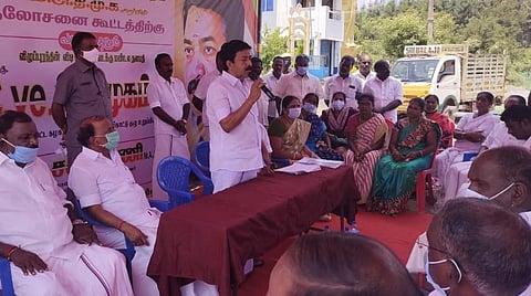 நிர்வாகிகளின் ஆலோசனைக் கூட்டத்தில் பேசிய சி.வி.சண்முகம்.