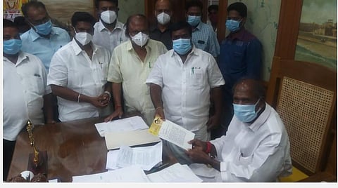 வயது வரம்பைத் தளர்த்தி காவலர் தேர்வை உடனே நடத்த வலியுறுத்தல்: புதுச்சேரி முதல்வரிடம் திமுக எம்எல்ஏக்கள் மனு