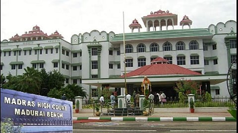 தமிழ்வழிக் கல்விச் சலுகையில் குளறுபடி குரூப் 1 முதல் நிலை தேர்வுப் பட்டியலை ரத்து செய்யக்கோரி வழக்கு: டிஎன்பிஎஸ்சி பதிலளிக்க உத்தரவு