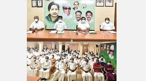 அதிமுக மாவட்டச் செயலாளர்கள் கூட்டத்தில் வளர்ச்சிப் பணி, உள்ளாட்சித் தேர்தல் குறித்து ஆலோசனை