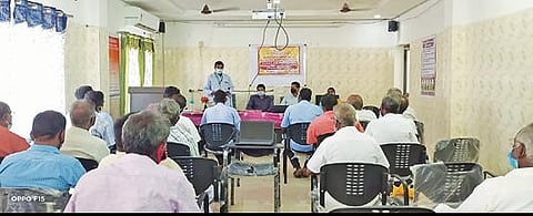 கடலூர் வேளாண் விரிவாக்க மையத்தில் விவசாயிகளுக்கு வேளாண் விளை பொருட்களை சூரியசக்தி மூலம் உலர வைக்கும் தொழில்நுட்பம் குறித்த பயிற்சி நடைபெற்றது.