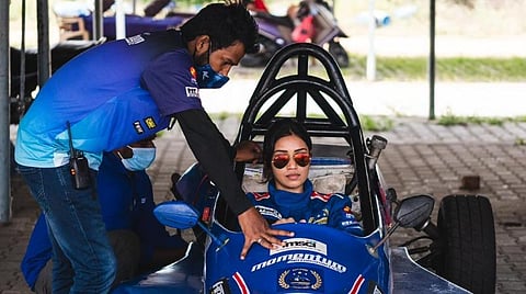 ஃபார்முலா ரேஸ் லெவல் 1 பயிற்சி முடித்த நிவேதா பெத்துராஜ்: சுவாரஸ்யப் பின்னணி