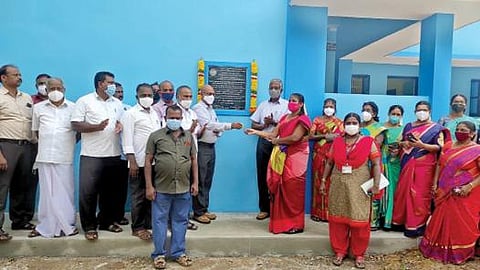 பழவூர் அரசு மேல்நிலைப்பள்ளியில் ரூ.1.12 கோடியில் கட்டப்பட்ட கூடுதல் வகுப்பறை கட்டிடங்கள் திறக்கப்பட்டன.