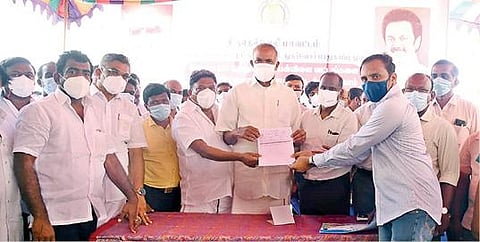 ராதாபுரத்தில் புதிய ரேஷன் அட்டை பெறுவதற்கான சிறப்பு முகாமை தமிழக சட்டப் பேரவை தலைவர் மு. அப்பாவு தொடங்கி வைத்தார்.