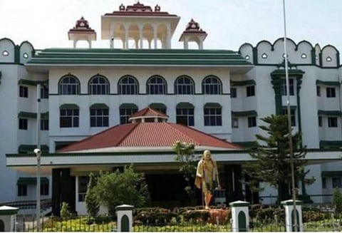 பல்லவர் காலக் கட்டிடக் கலைக்கு ஆதாரமாக விளங்கும் திருப்பட்டூர் கோயில் புனரமைப்பு: அறநிலையத்துறை பதிலளிக்க உயர் நீதிமன்றம் உத்தரவு