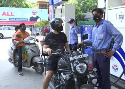 பெட்ரோல் விலை மீண்டும் உயர்வு: சென்னையில் ரூ. ரூ 102.49: மும்பையில் ரூ. 108
