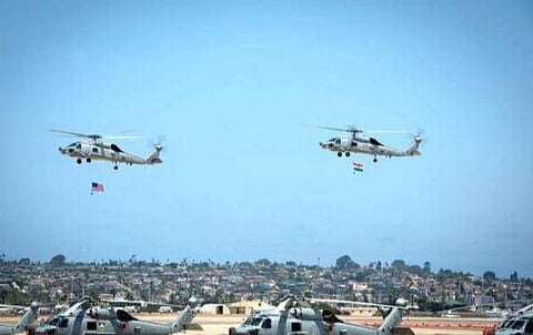 அமெரிக்க கடற்படையிடமிருந்து எம்எச்-60ஆர் ரக 2 ஹெலிகாப்டர்களை பெற்றுக் கொண்டது இந்திய கடற்படை