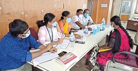 திருப்பூர் அரசு மருத்துவமனையில் : தற்காலிக பணிக்கு நேர்காணல் : 89 இடங்களுக்கு சுமார் 200 பேர் பங்கேற்பு