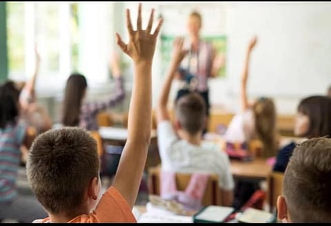 கரோனா: பெற்றோரை இழந்த குழந்தைகளின் கல்விக்கு எடுத்த நடவடிக்கை என்ன?- மத்திய அரசு பதில்