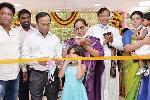 திருநெல்வேலி வண்ணார்பேட்டையில் பாபு பாலி கிளினிக்கை, ஸ்காட் கல்வி நிறுவனங்களின் தலைவர் கிளிட்டஸ் பாபு திறந்துவைத்தார்.