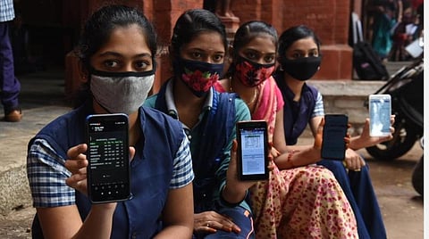 12-ம் வகுப்பு மதிப்பெண் சான்றிதழ்: இன்று முதல் பதிவிறக்கம் செய்யலாம்