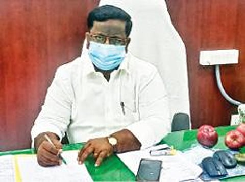 திருப்பத்தூர் நகராட்சி ஆணையாள ராக ஏகராஜ் நேற்று பொறுப்பேற்றுக் கொண்டார்.