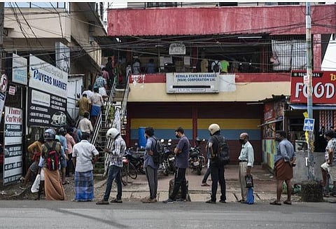 கேரளாவில் ஒரே நாளில் 18,531 பேருக்கு கரோனா தொற்று: 50 நாட்களில் இல்லாத அளவு உயர்வு; மீண்டும் கட்டுப்பாடுகள் அமல்