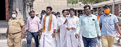 திருவண்ணாமலை அண்ணாமலையார் கோயிலில் தமிழக பாஜக தலைவர் அண்ணாமலை நேற்று சுவாமி தரிசனம் செய்தார்.