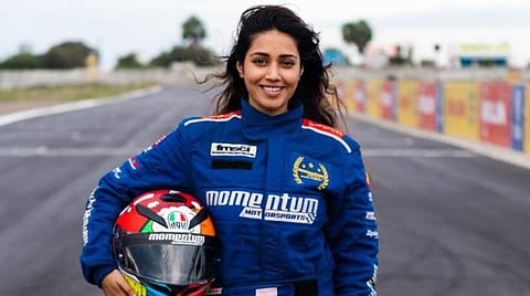 பெண்கள் 360: வாகனங்களில் கலக்கும் நடிகைகள்