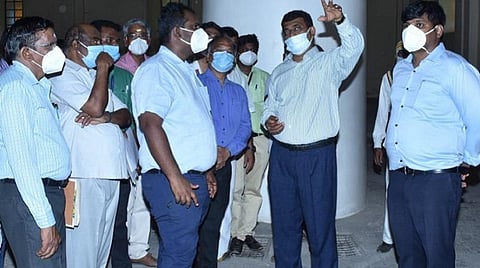 மதுரை திருமலை நாயக்கர் மஹாலில் இன்று தமிழக அரசின் சுற்றுலா, பண்பாடு மற்றும் சமய அறநிலையத்துறை முதன்மைச் செயலாளர் பி.சந்திரமோகன் ஆய்வு செய்தார். அப்போது மாவட்ட ஆட்சியர் எஸ்.அனீஷ்சேகர், மாநகராட்சி ஆணையாளர் கா.ப.கார்த்திகேயன் ஆகியோர் உடனிருந்தனர்.