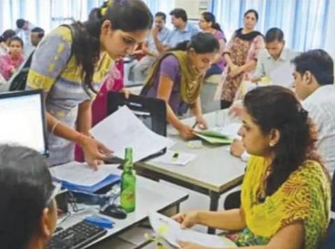 தமிழகத்தில் பொறியியல் படிப்பில் சேர நாளை முதல் ஆன்லைனில் விண்ணப்பிக்கலாம்: செப். 4-ல் தரவரிசைப் பட்டியல்