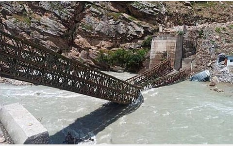 இமாச்சலில் நிலச்சரிவில் சிக்கி 9 சுற்றுலா பயணிகள் உயிரிழப்பு