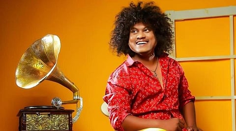 விஜய் டிவி நிகழ்ச்சியிலிருந்து விலகிய புகழ்