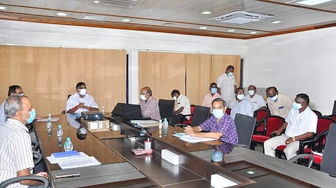 மின்துறை தனியார்மயமாக்கும் விவகாரம்: மத்திய அரசை அணுகி கோரிக்கை வைக்க புதுச்சேரி அரசு முடிவு