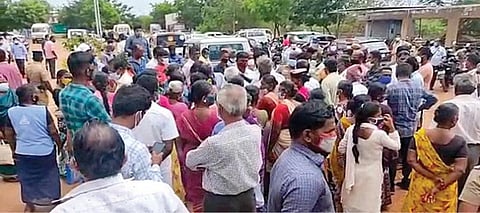 சிவகங்கையில் கொலை செய்யப்பட்ட - எம்பிபிஎஸ் மாணவர் உடலை வாங்க மறுத்து போராட்டம் :